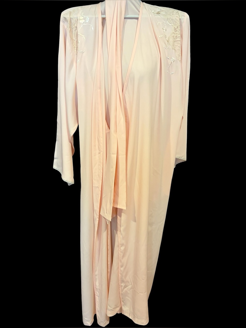 Natori “Maria” Peignoir Robe with lace trim, size medium